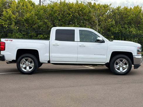 Used 2018 Chevrolet Silverado 1500 LT w/ LT Eassist Package image 3