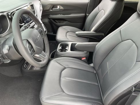 New 2026 Chrysler Voyager LX image 20