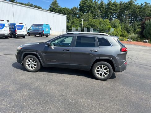 Used 2016 Jeep Cherokee Latitude w/ Safety/Convenience Group AWD/4WD image 8