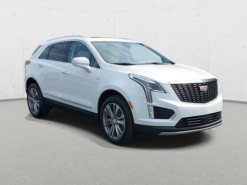 Used 2025 Cadillac XT5 Premium Luxury w/ Technology Package AWD/4WD image 3