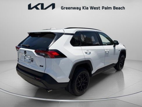Used 2024 Toyota RAV4 XLE w/ Convenience Package FWD image 7