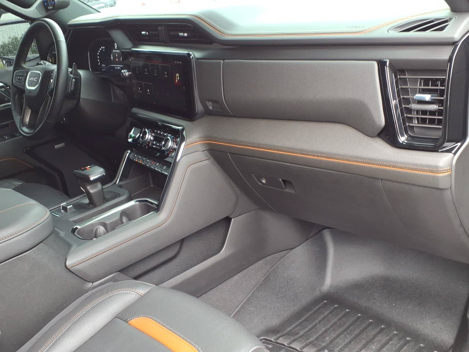 Used 2024 GMC Sierra 1500 AT4 w/ AT4 Premium Package AWD/4WD image 10