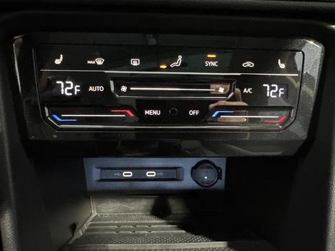 Certified 2025 Volkswagen Taos SE image 28