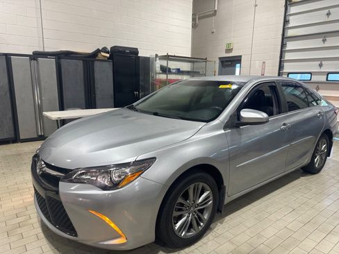 Used 2017 Toyota Camry SE image 12