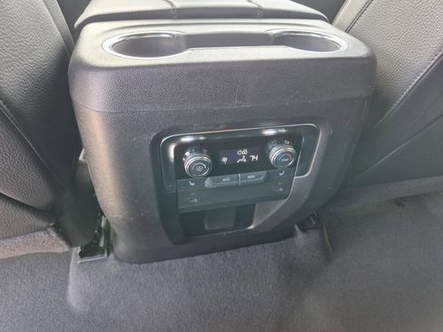 Used 2025 GMC Yukon XL Denali AWD/4WD image 17
