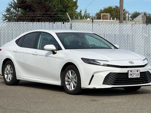 Used 2025 Toyota Camry LE FWD image 7