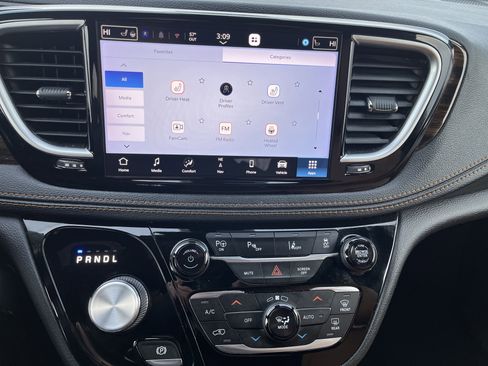 Used 2021 Chrysler Pacifica Pinnacle image 36