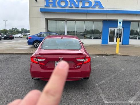 Used 2018 Honda Accord Sport image 9