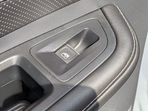 Used 2024 Volkswagen Atlas Cross Sport SE image 28