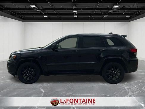 Used 2021 Jeep Grand Cherokee Laredo X AWD/4WD image 2