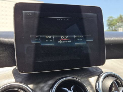 Used 2018 Mercedes-Benz GLA 250 4MATIC image 18
