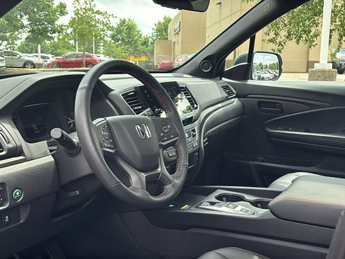 Used 2025 Honda Passport TrailSport image 26