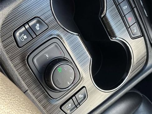 Used 2022 GMC Acadia SLT w/ Technology Package image 24