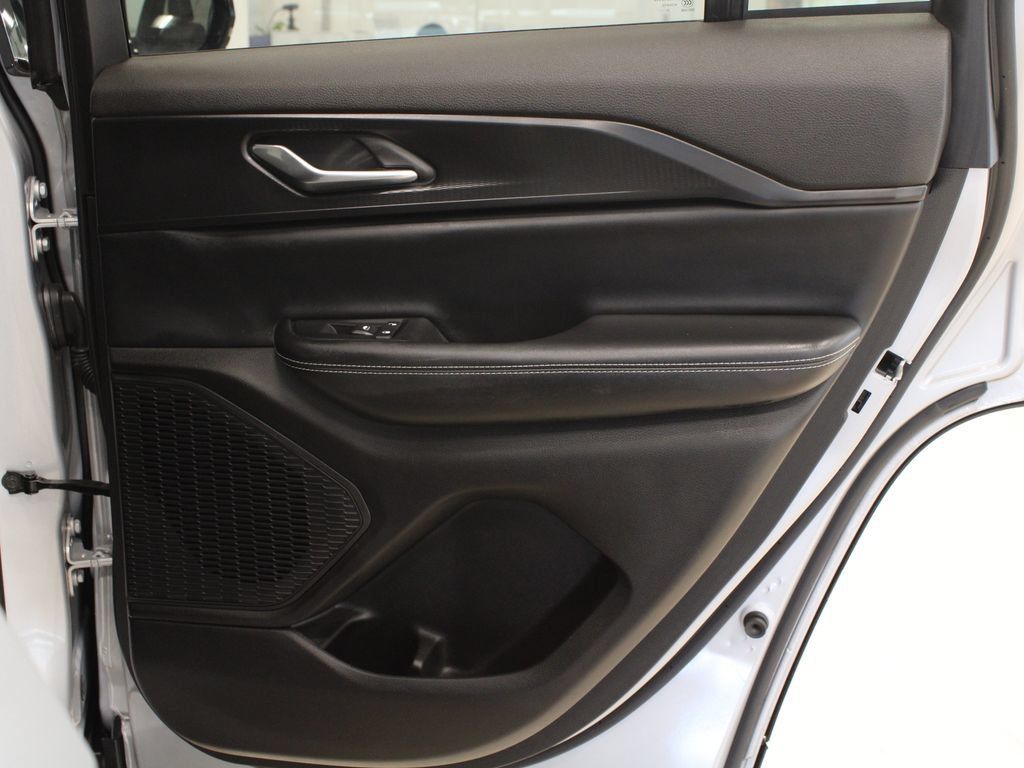Used 2023 Jeep Grand Cherokee Altitude AWD/4WD image 34