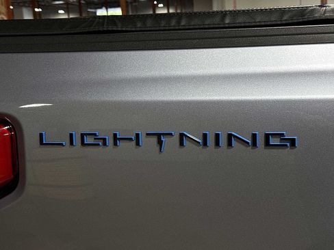 Used 2022 Ford F150 Lightning XLT AWD/4WD image 26