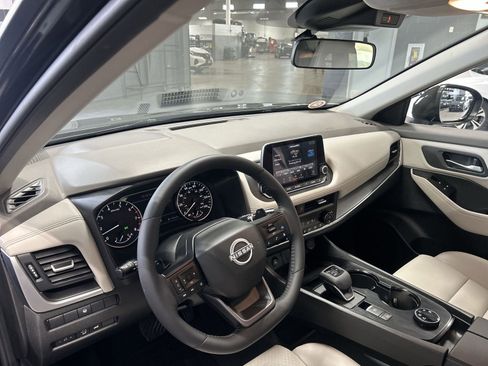 Used 2025 Nissan Rogue SV w/ SV Premium Package AWD/4WD image 28