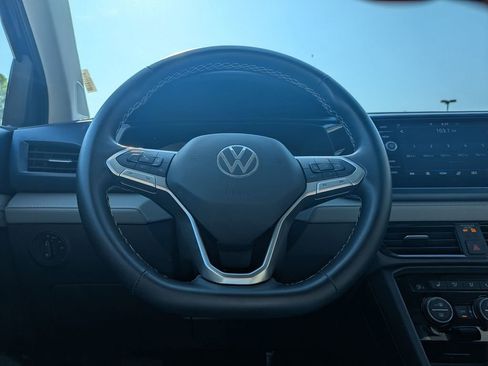 Used 2024 Volkswagen Taos SE FWD image 21