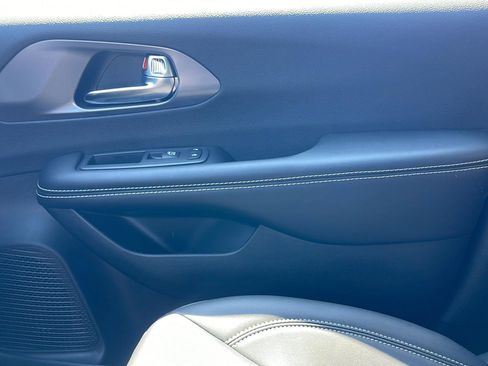New 2026 Chrysler Pacifica Select FWD image 20