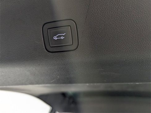 Used 2023 Chevrolet Suburban Z71 w/ Z71 Off-Road Package image 6