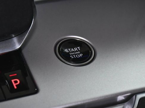 Used 2025 Land Rover Range Rover SE image 44