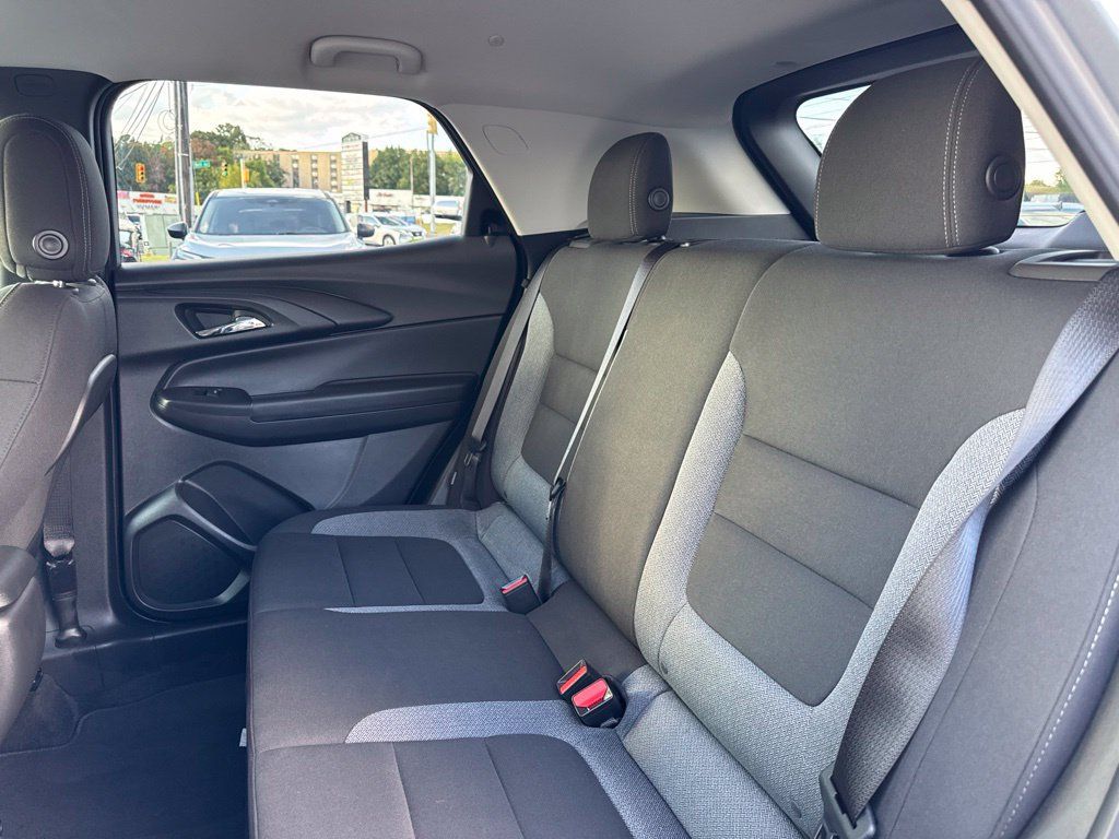 Used 2025 Chevrolet TrailBlazer LT AWD/4WD image 28