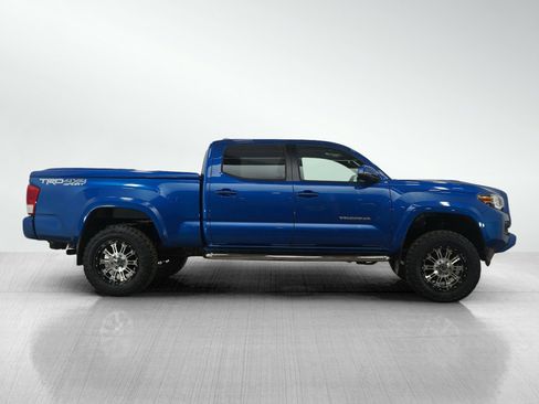 Used 2016 Toyota Tacoma TRD Sport image 6