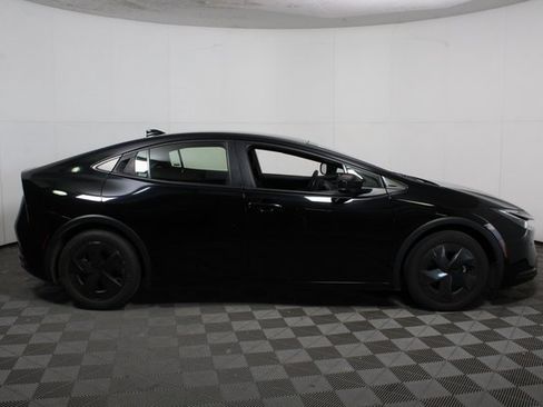 Used 2024 Toyota Prius LE image 8