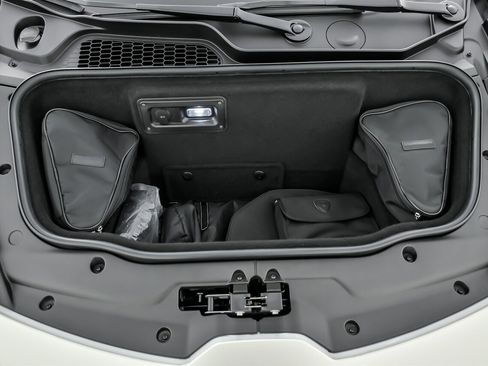 Used 2020 Lamborghini Huracan EVO image 16