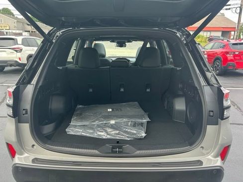 Used 2025 Subaru Forester Touring AWD/4WD image 10