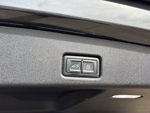 Used 2025 Audi Q5 Premium image 9