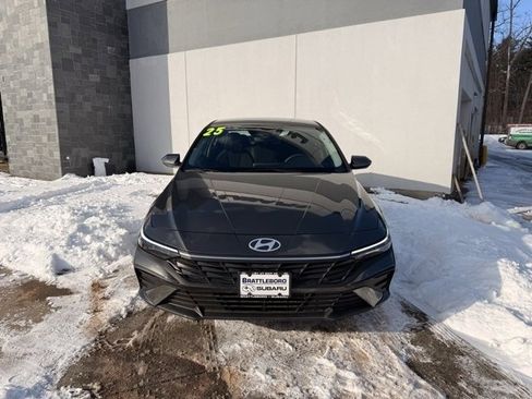 Used 2025 Hyundai Elantra Blue image 11