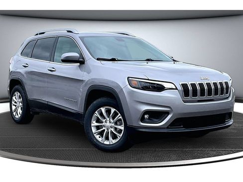 Used 2019 Jeep Cherokee Latitude w/ Popular Appearance Group AWD/4WD image 2