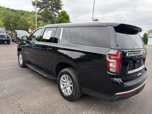 Used 2023 Chevrolet Suburban LT AWD/4WD image 3