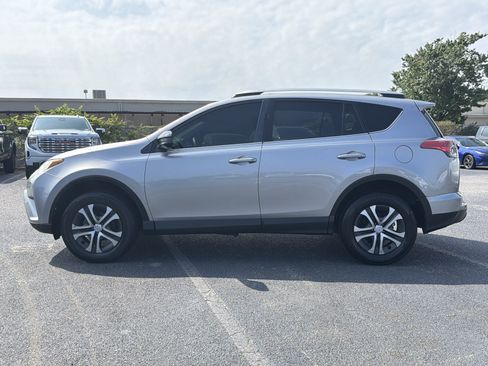Used 2016 Toyota RAV4 LE FWD image 9