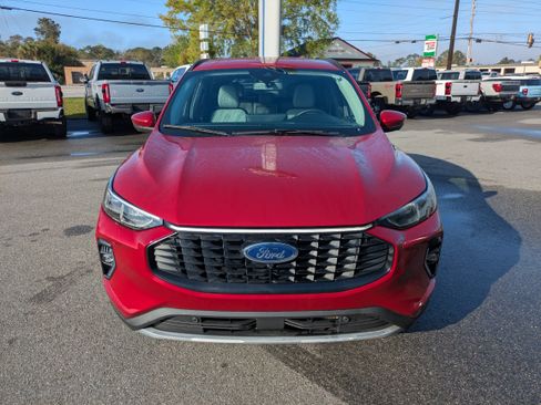 Used 2023 Ford Escape Platinum image 9