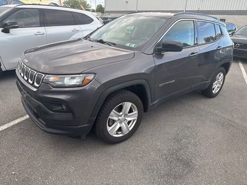 Used 2022 Jeep Compass Latitude w/ Convenience Group AWD/4WD image 2