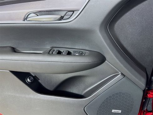 New 2026 Cadillac XT5 Luxury w/ LPO, ONYX Package image 16