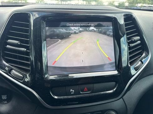 Used 2020 Jeep Cherokee Limited FWD image 13
