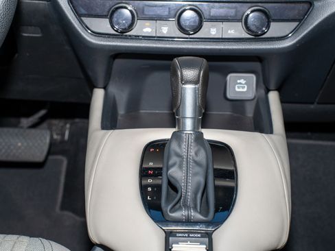 Certified 2025 Honda HR-V LX image 23