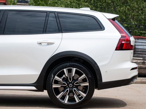 Certified 2026 Volvo V60 B5 Cross Country Ultra w/ Protection Package Premier AWD/4WD image 4