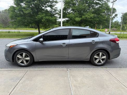 Used 2018 Kia Forte S FWD image 4