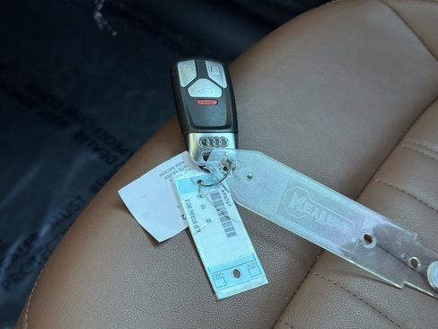 Used 2022 Audi Q5 2.0T Premium w/ Convenience Package image 37