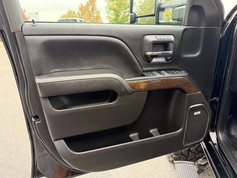 Used 2018 GMC Sierra 2500 Denali w/ Duramax Plus Package image 12