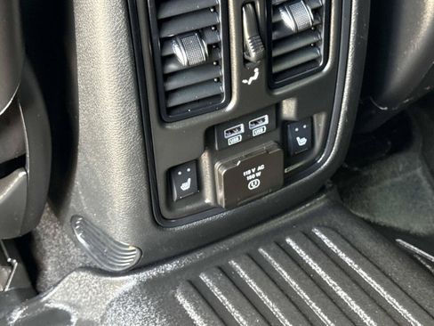 Used 2023 Dodge Durango R/T w/ Hemi Orange Plus Package AWD/4WD image 33