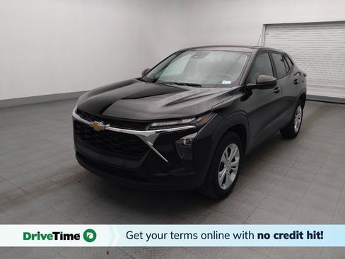 Used 2025 Chevrolet Trax LS FWD image 1