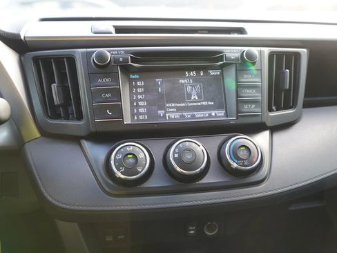 Used 2016 Toyota RAV4 LE FWD image 12