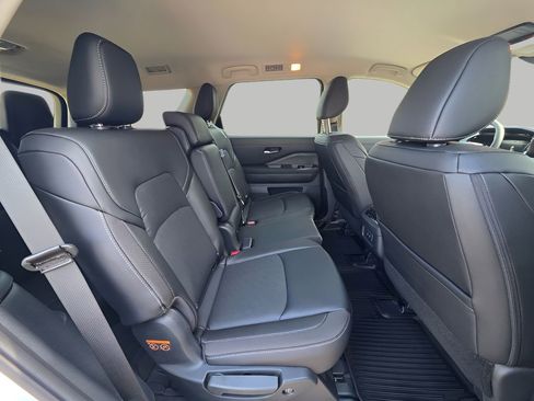New 2026 Nissan Pathfinder SL AWD/4WD image 10