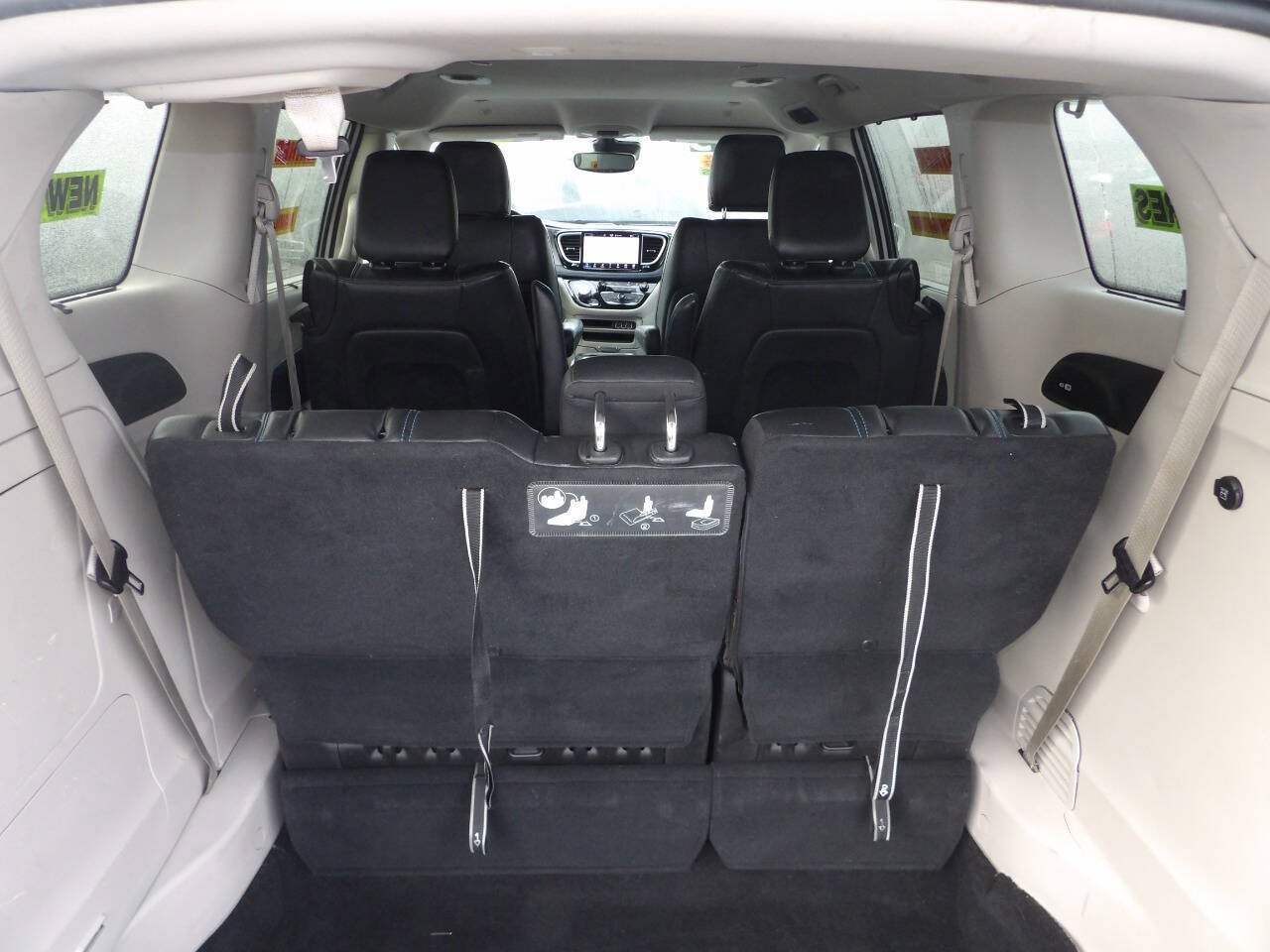 Used 2021 Chrysler Pacifica Touring-L FWD image 6