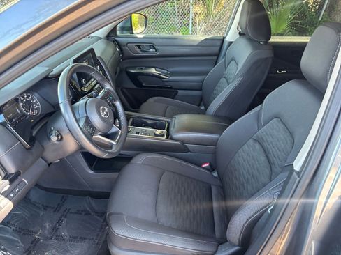 Used 2025 Nissan Pathfinder SV AWD/4WD image 29