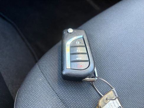 Used 2021 Toyota Corolla LE w/ Carpet Mat Package (TMS) image 21